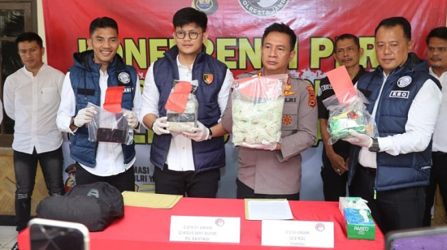 Polresta Jambi Ringkus Sindikat Narkoba Antarprovinsi, Sita 2 Kg Sabu dan Ribuan Ekstasi
